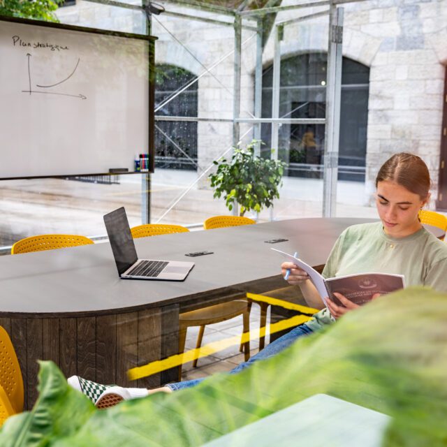 People have fun on the Aire Commune site